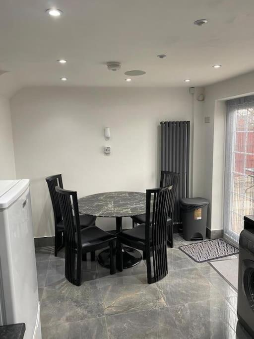 2 Bed House Sleeps 4-5 Villa Liverpool Exterior photo